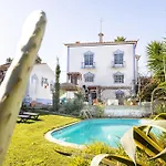Santa Cruz Surf House By Stoke Travel * A dos Cunhados