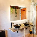 Santa Cruz Surf House By Stoke Travel Bed and breakfast A dos Cunhados