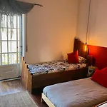 Santa Cruz Surf House By Stoke Travel Bed and breakfast