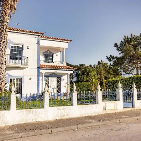 Alojamento de Acomodação e Pequeno-almoço Santa Cruz Surf House By Stoke Travel Aldeia dos Cunhados