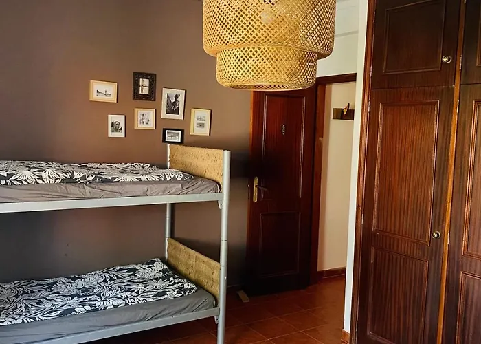 Santa Cruz Surf House By Stoke Travel Bed & Breakfast A dos Cunhados