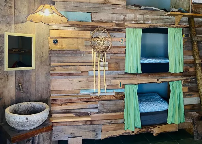 Santa Cruz Surf House By Stoke Travel Bed & Breakfast A dos Cunhados