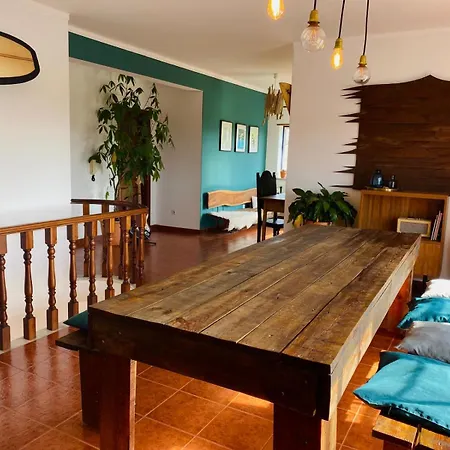 לינה וארוחת בוקר Santa Cruz Surf House By Stoke Travel אה דוס קונהאדוס