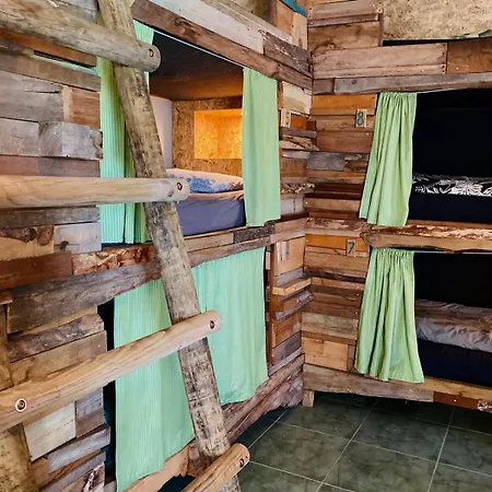 לינה וארוחת בוקר Santa Cruz Surf House By Stoke Travel